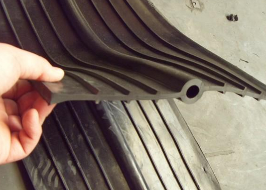 在安裝中埋式止水帶時樁下沉怎么辦